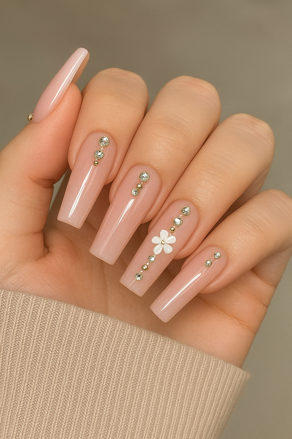 Luxury-Style Mystery Nail Scoops (24-Piece Box + Cutie)