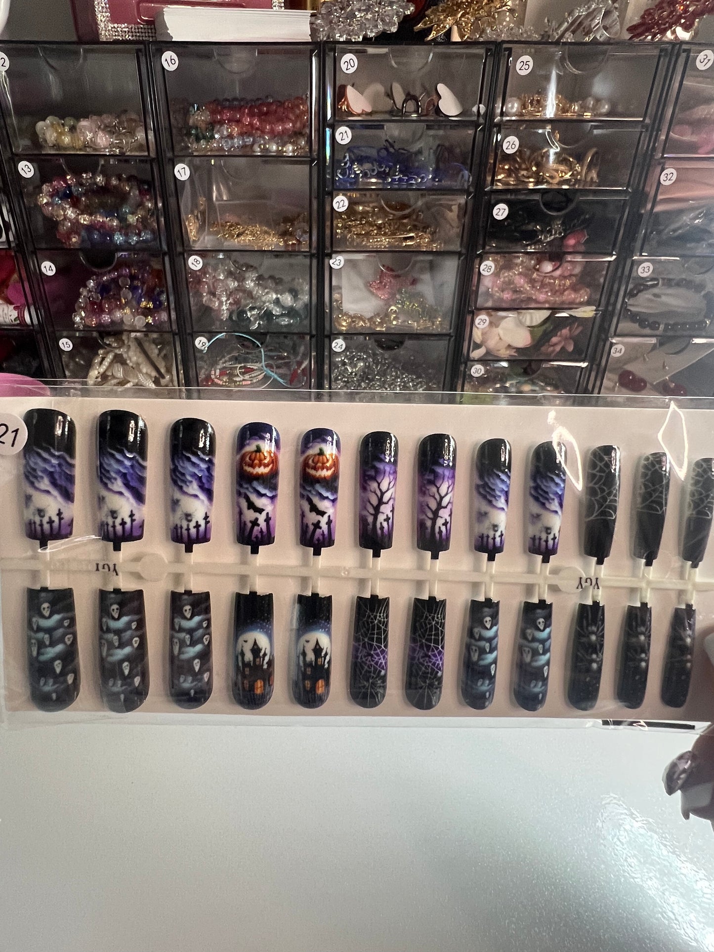 SEASONAL NAILS- HALLOWEEN EDITION