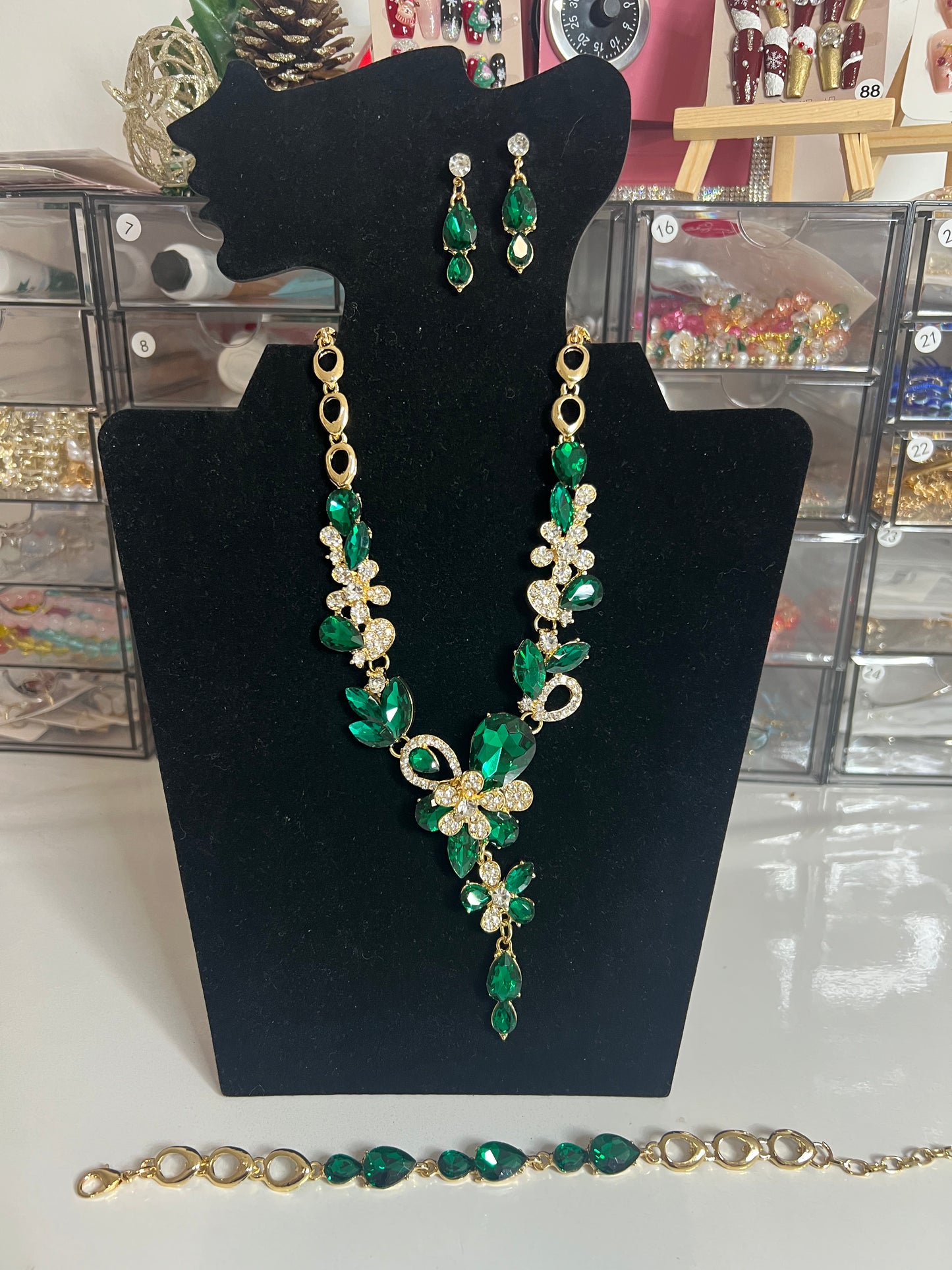 💚 Emerald Green Luxury Jewelry Set – Necklace, Earrings & Bracelet