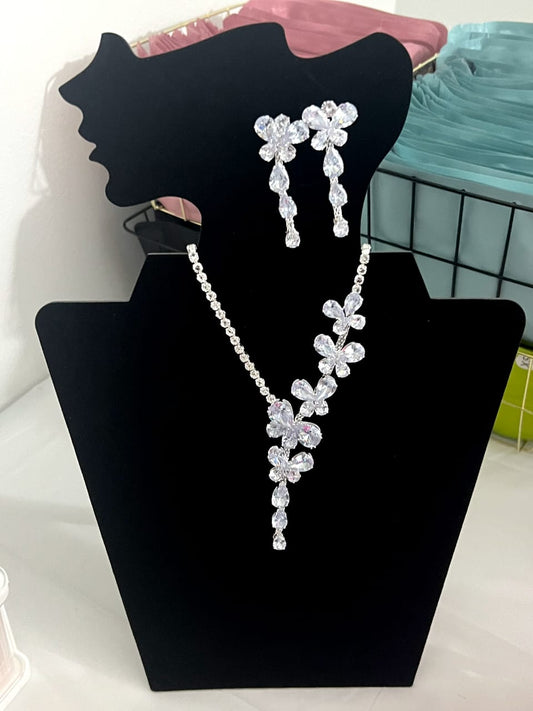 Step into the spotlight with this stunning crystal floral jewelry set.