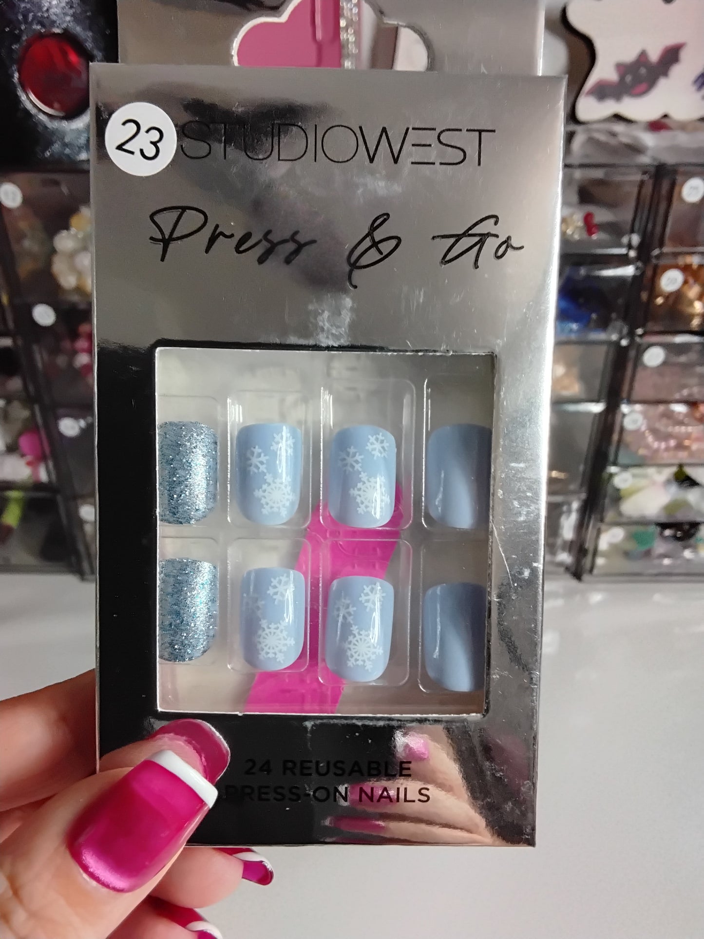 CHRISTMAS BOXED 24 NAILS WITH CUTIES
