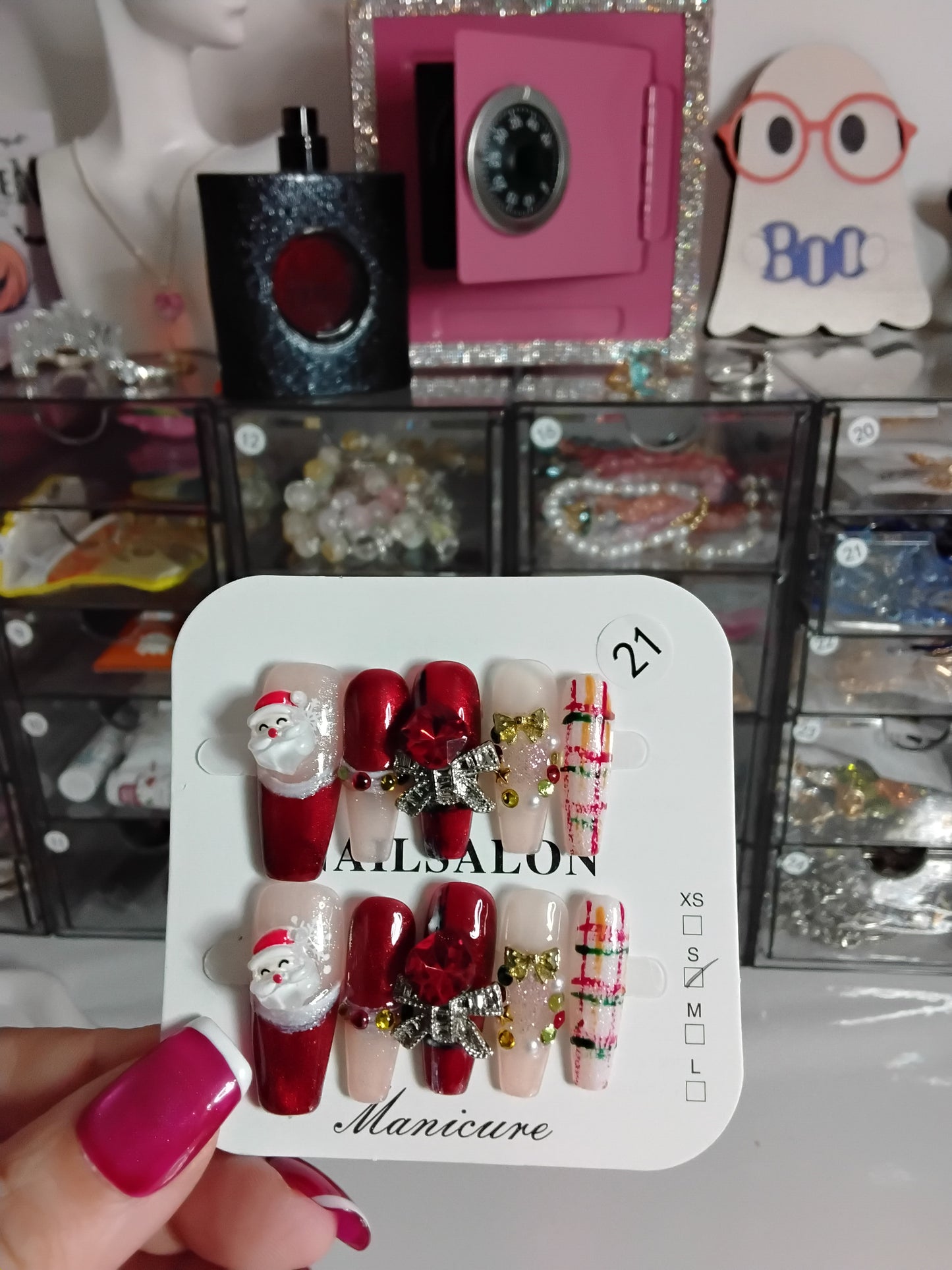 CHRISTMAS HANDMNDE NAILS-LUXURY STYLE-WITH RANDOM CUTIES