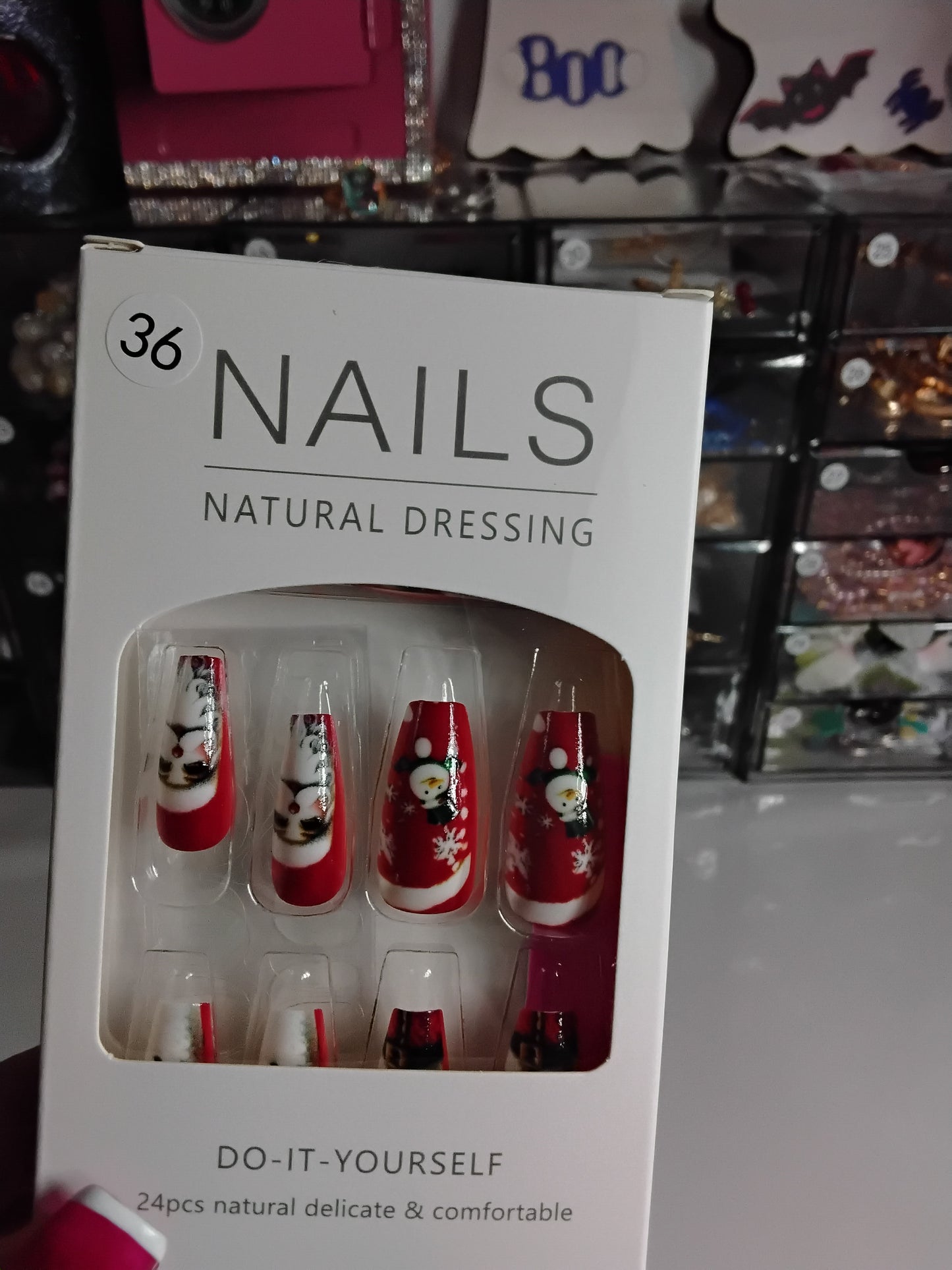 CHRISTMAS BOXED 24 NAILS WITH CUTIES