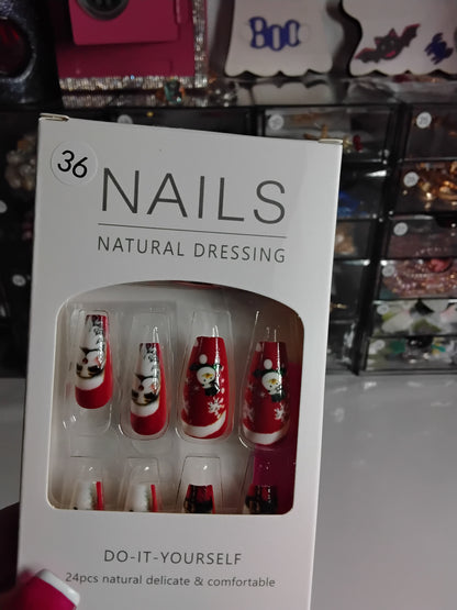 CHRISTMAS BOXED 24 NAILS WITH CUTIES