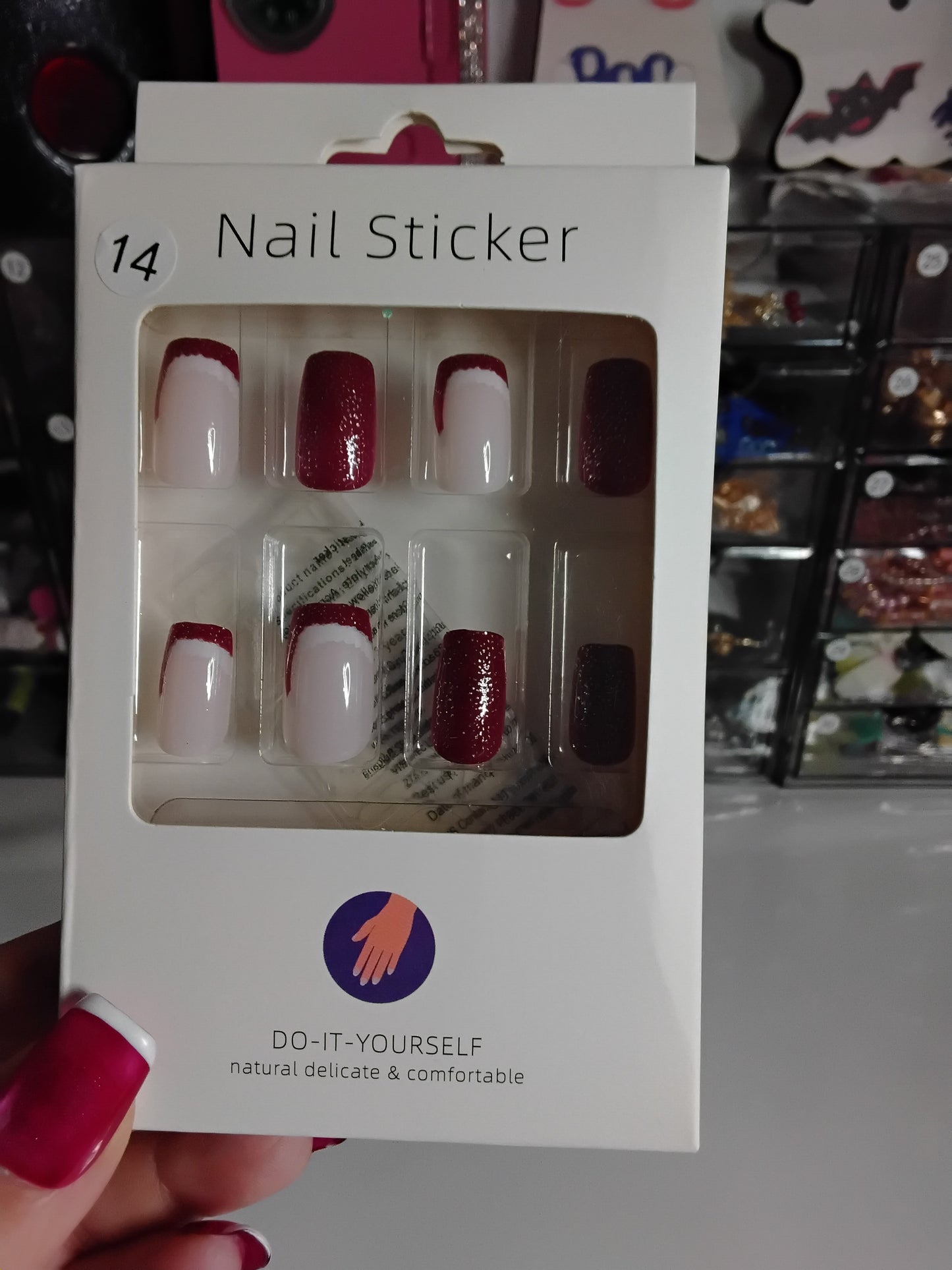 CHRISTMAS BOXED 24 NAILS WITH CUTIES