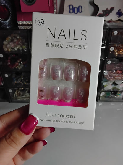 CHRISTMAS BOXED 24 NAILS WITH CUTIES