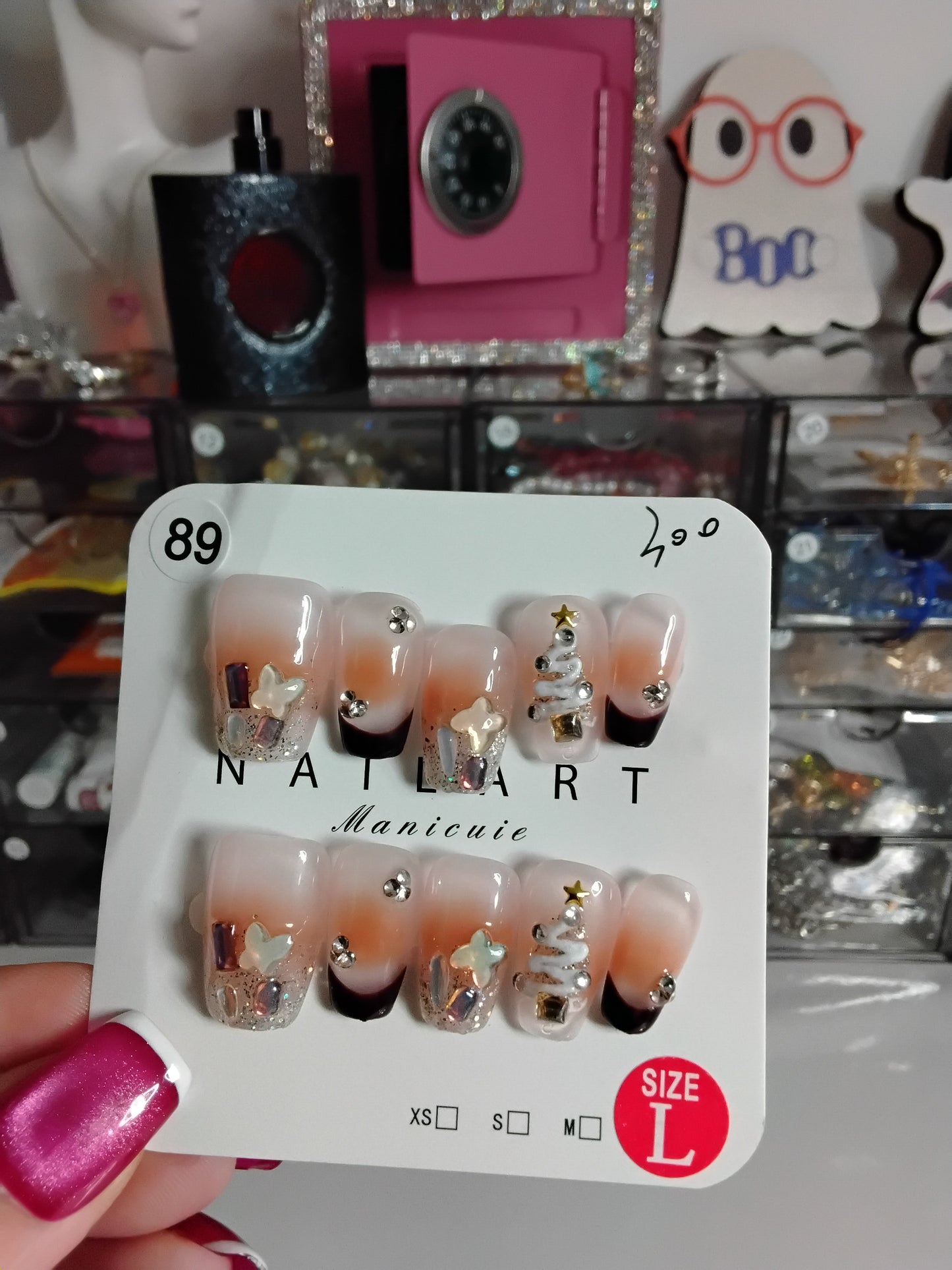 CHRISTMAS HANDMNDE NAILS-LUXURY STYLE-WITH RANDOM CUTIES