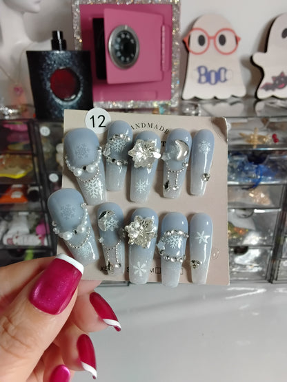 CHRISTMAS HANDMNDE NAILS-LUXURY STYLE-WITH RANDOM CUTIES