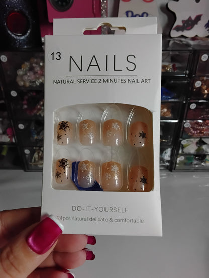 CHRISTMAS BOXED 24 NAILS WITH CUTIES