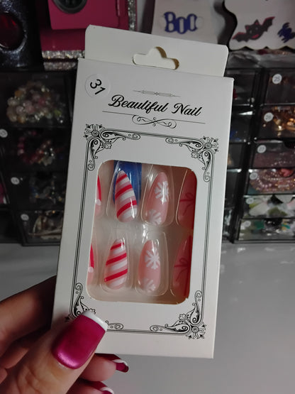 CHRISTMAS BOXED 24 NAILS WITH CUTIES