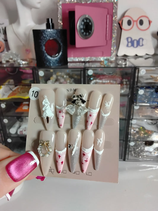 CHRISTMAS HANDMNDE NAILS-LUXURY STYLE-WITH RANDOM CUTIES