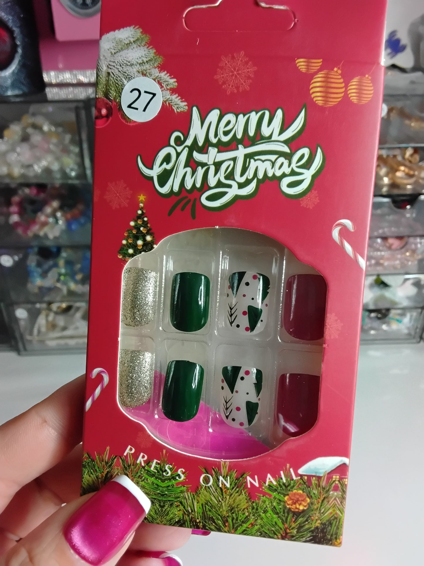CHRISTMAS BOXED 24 NAILS WITH CUTIES