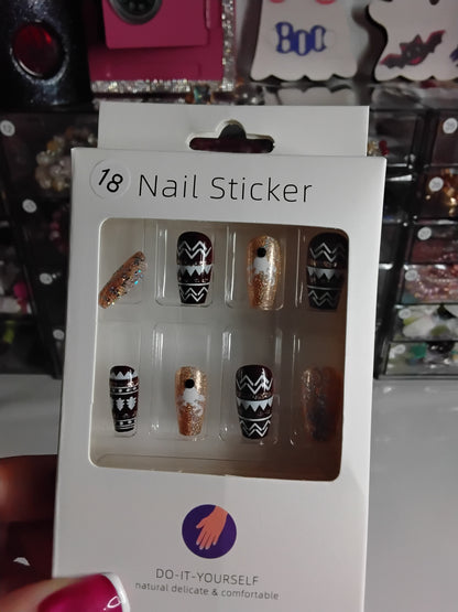 CHRISTMAS BOXED 24 NAILS WITH CUTIES