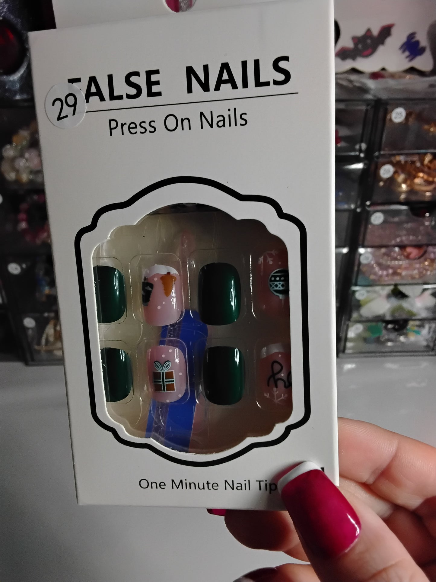 CHRISTMAS BOXED 24 NAILS WITH CUTIES