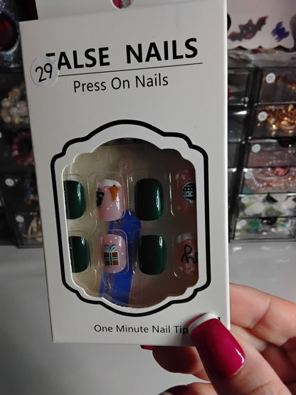 CHRISTMAS BOXED 24 NAILS WITH CUTIES